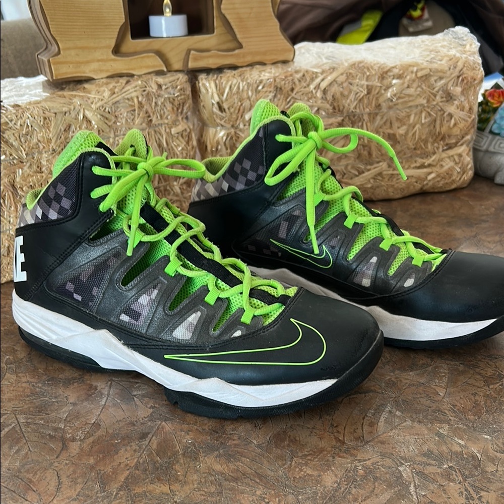 Nike Vintage AirMax Stutter Step Logo Hi Tops